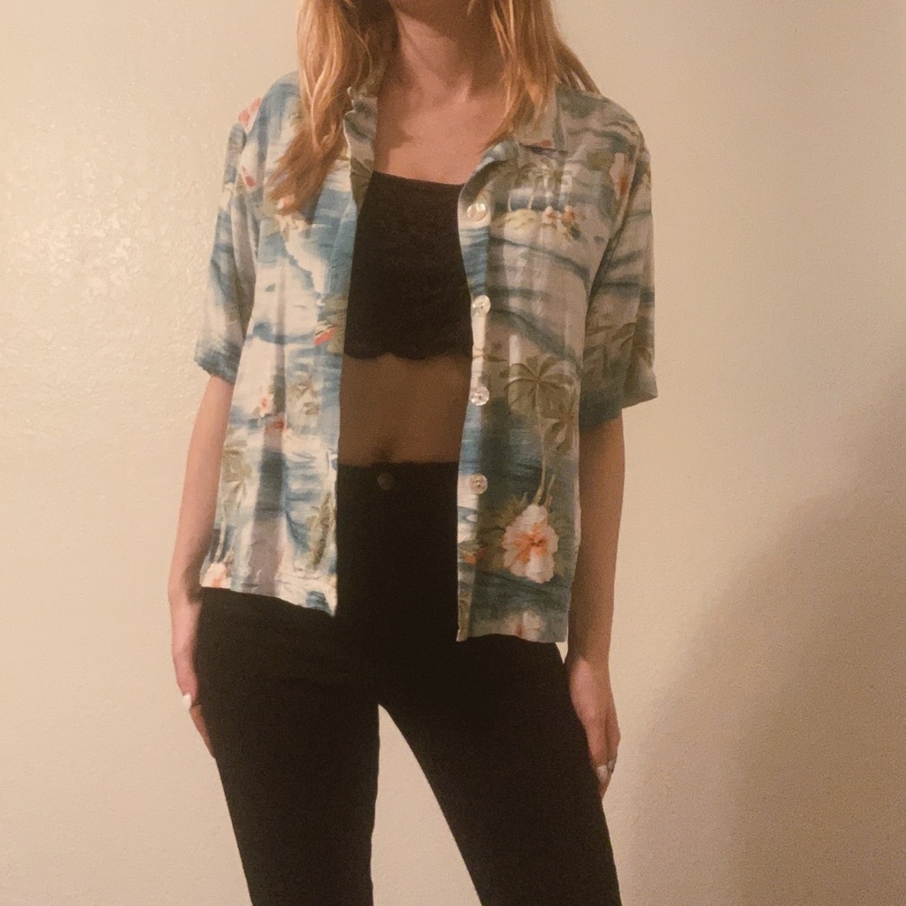 🐚Tommy Bahama Button Up🐚